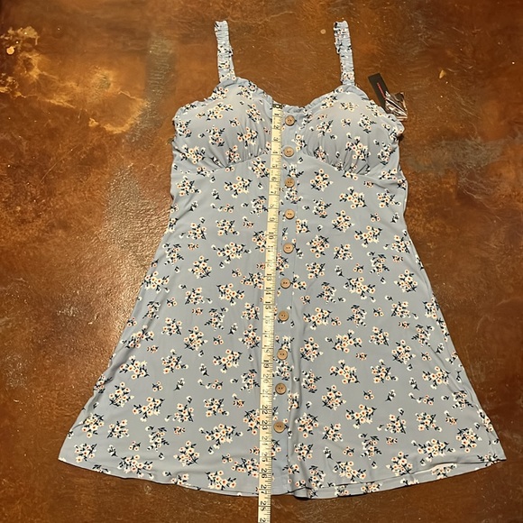 💰👀 Bundle 4/$20 👀💰
No Boundaries dress - Picture 13 of 13